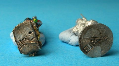 Pirated figure (left), genuine Eureka figure (right)