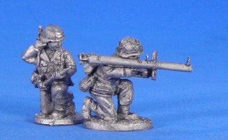 Panzerschreck team kneeling