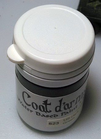 Coat d'Arms paint pot lid